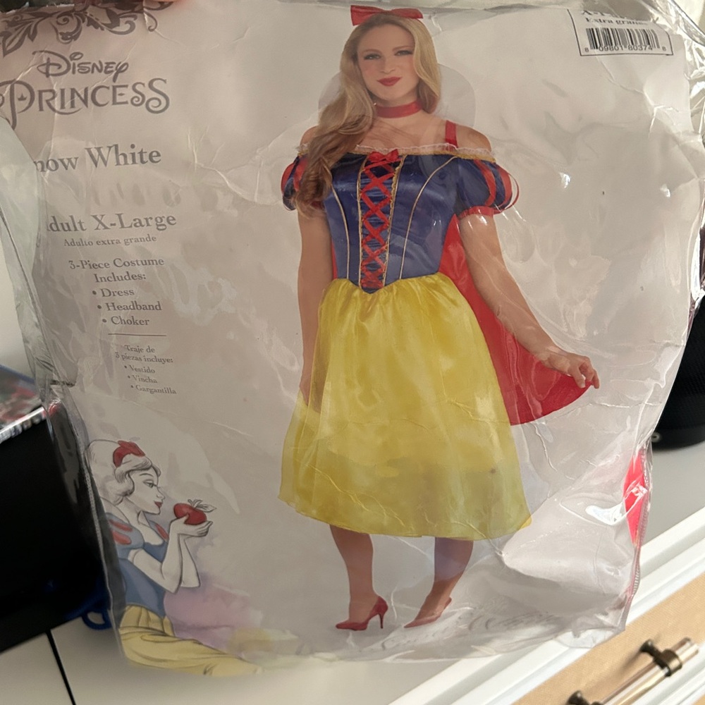 Disney Princess Snow White Costume for Adults XL - Worn twice